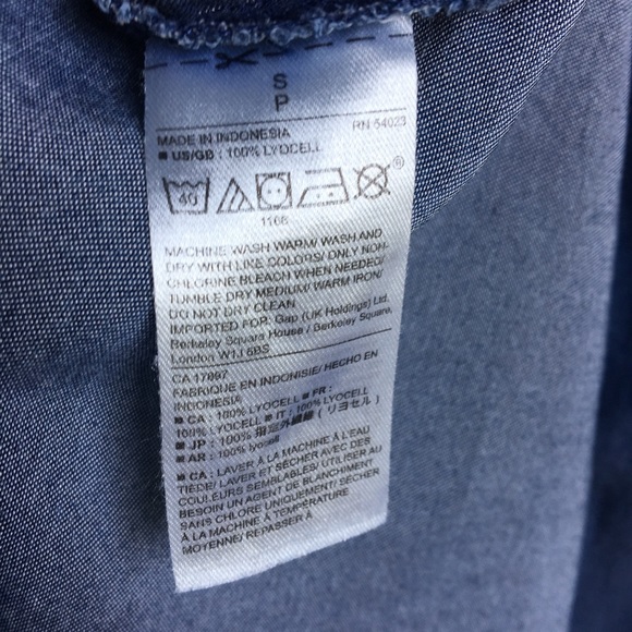 ⚪3/$15 GAP chambray tank top with keyhole back and halter style neck size small - Picture 8 of 13